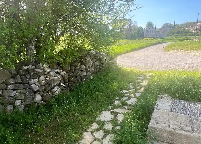 Le Petit Cabanon Provencal Villa Mane (Alpes-de-Haute-Provence)