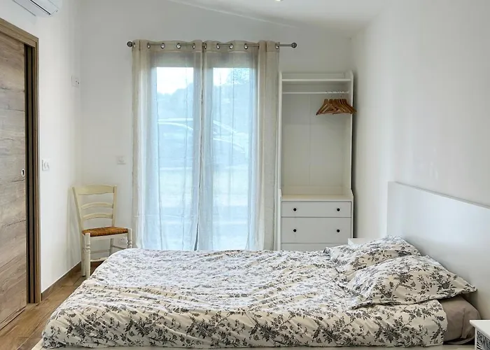 Le Petit Cabanon Provencal Villa *