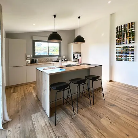 Вилла Le Petit Cabanon Provencal Ман